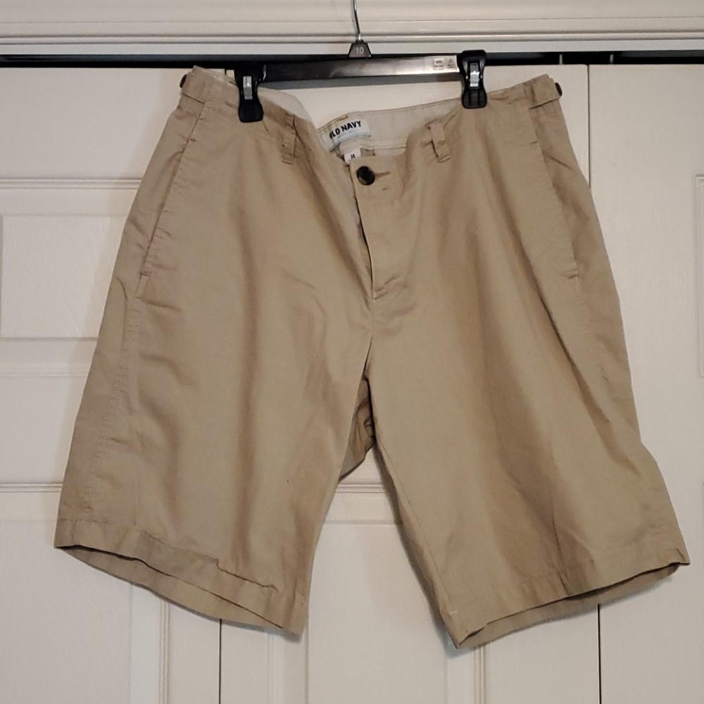 Khaki Bermuda shorts